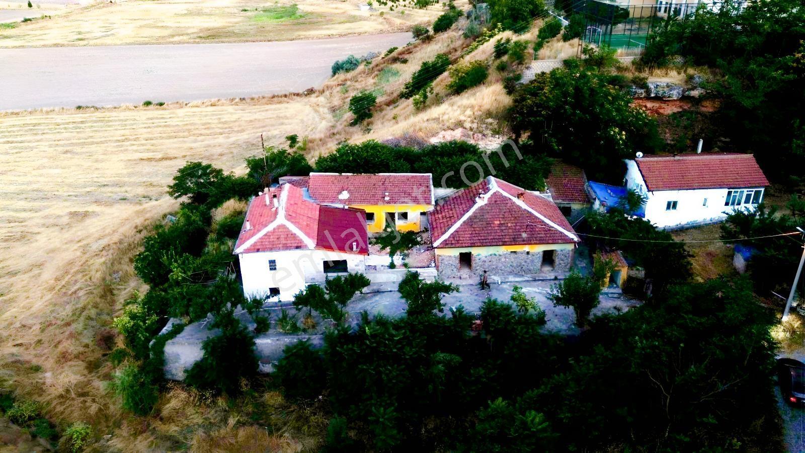 Kozaklı Merkezde 930 M² Bahçeli, 10 Odalı, 3 Adet 1+1 Var — fotoğraf 5