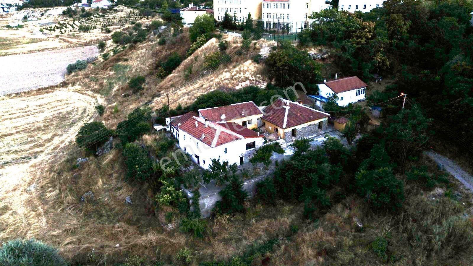 Kozaklı Merkezde 930 M² Bahçeli, 10 Odalı, 3 Adet 1+1 Var — fotoğraf 6