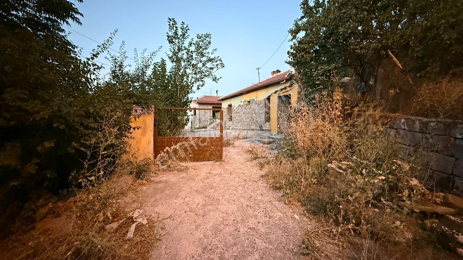 Kozaklı Merkezde 930 M² Bahçeli, 10 Odalı, 3 Adet 1+1 Var — fotoğraf 7