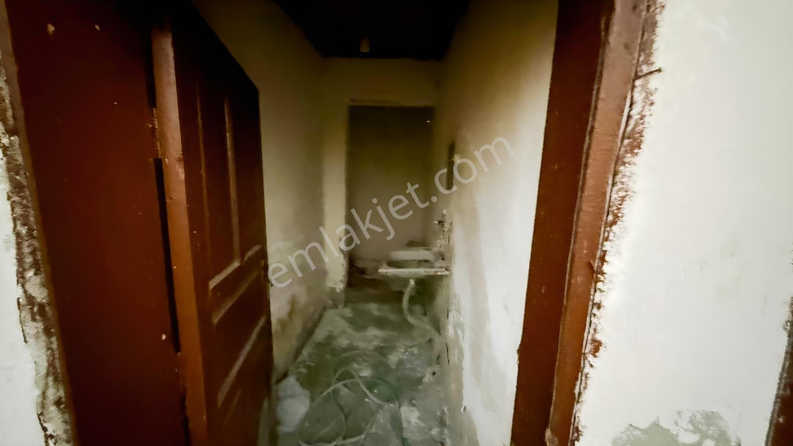 Kozaklı Merkezde 930 M² Bahçeli, 10 Odalı, 3 Adet 1+1 Var — fotoğraf 9