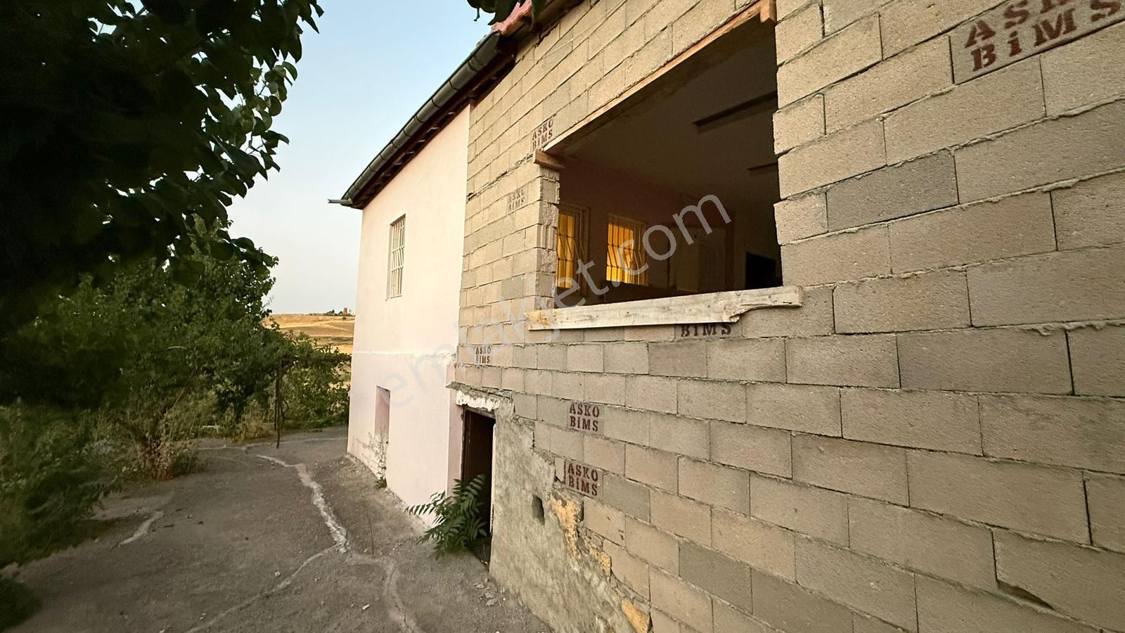 Kozaklı Merkezde 930 M² Bahçeli, 10 Odalı, 3 Adet 1+1 Var — fotoğraf 16