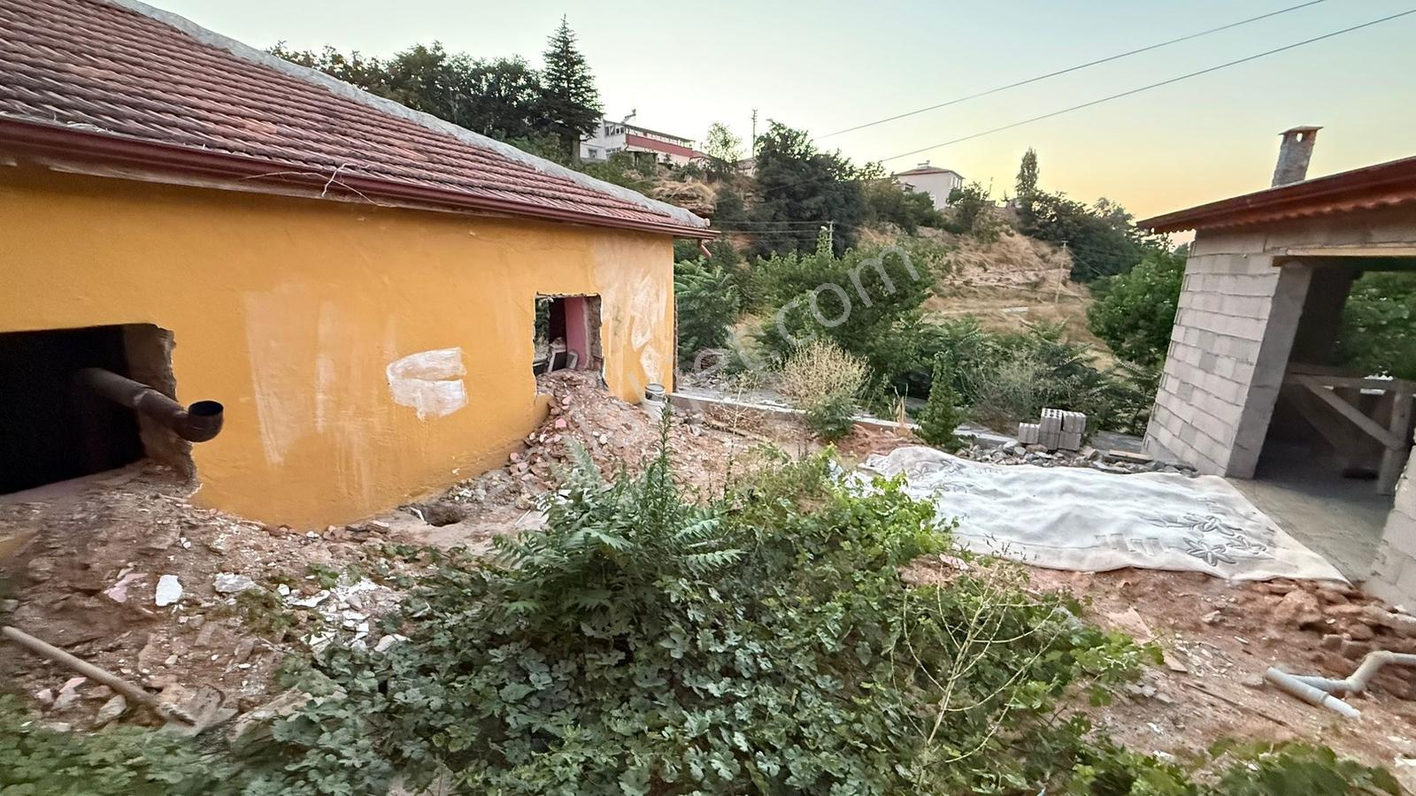 Kozaklı Merkezde 930 M² Bahçeli, 10 Odalı, 3 Adet 1+1 Var — fotoğraf 24