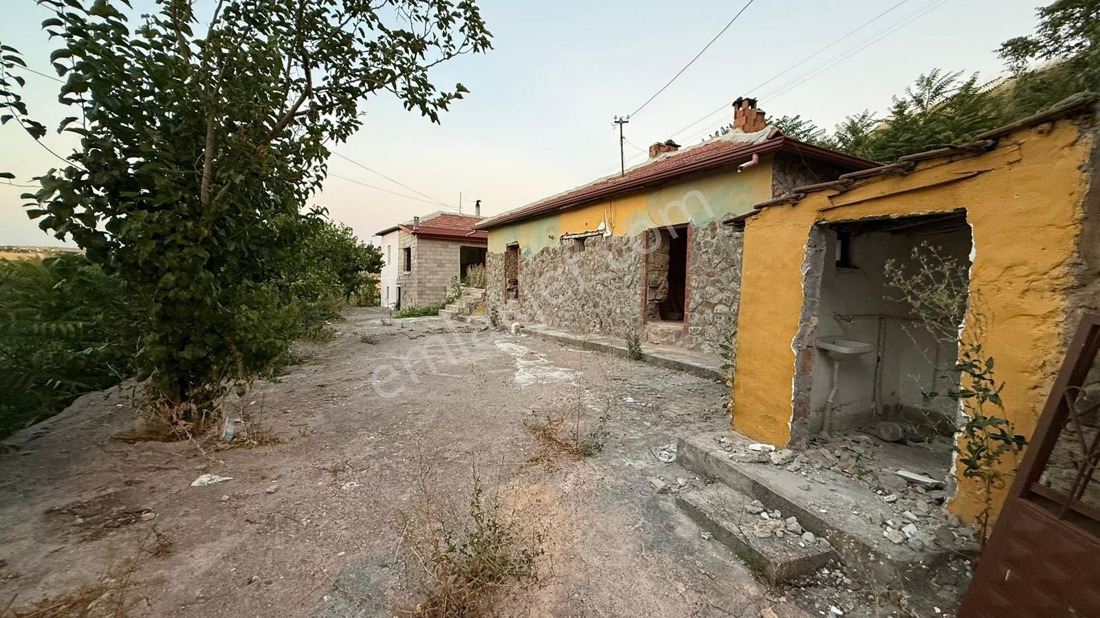 Kozaklı Merkezde 930 M² Bahçeli, 10 Odalı, 3 Adet 1+1 Var — fotoğraf 35