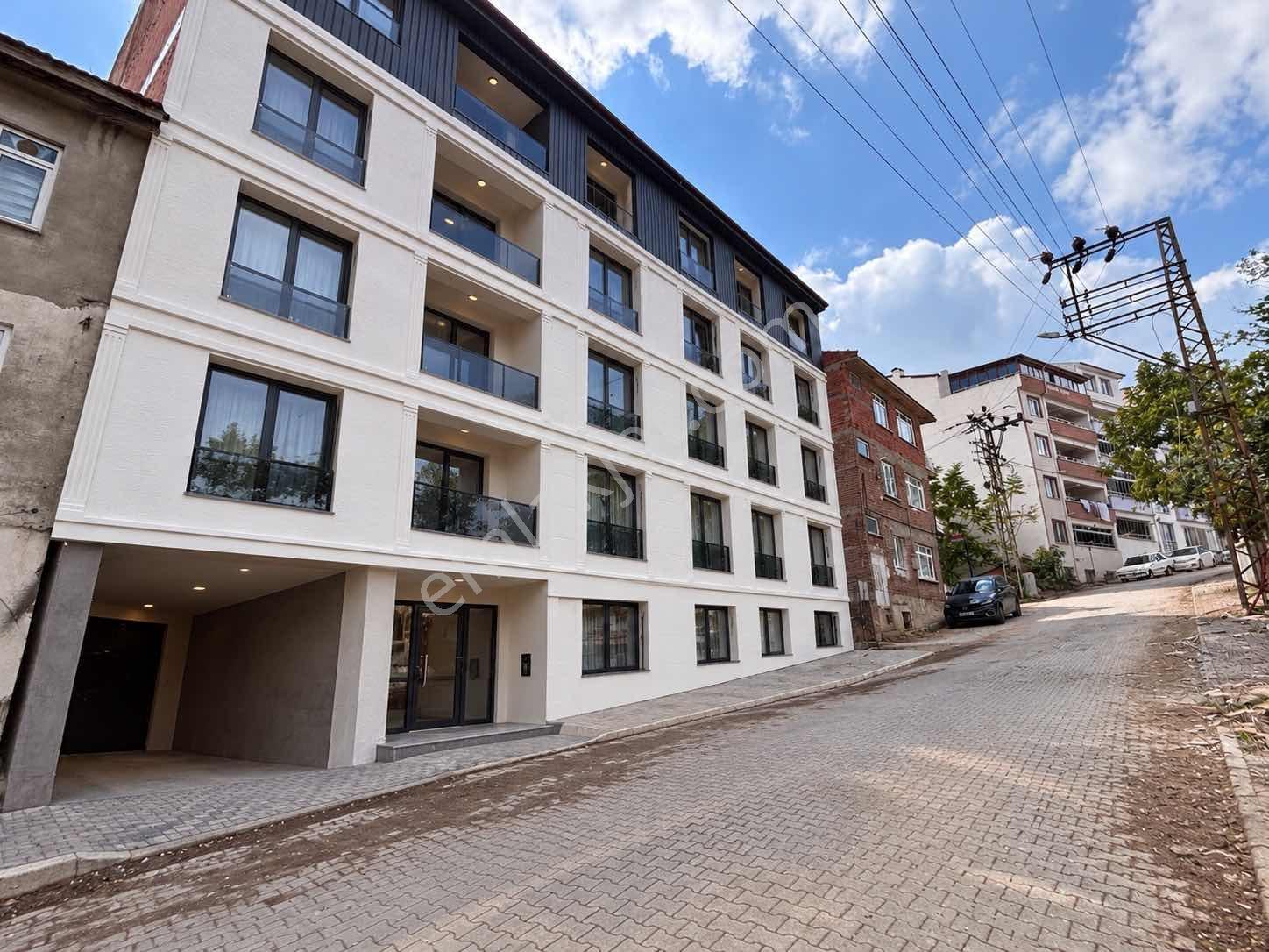 Bilecik Merkezde Eski Valilik Yakını Satılık 1+1 Daire