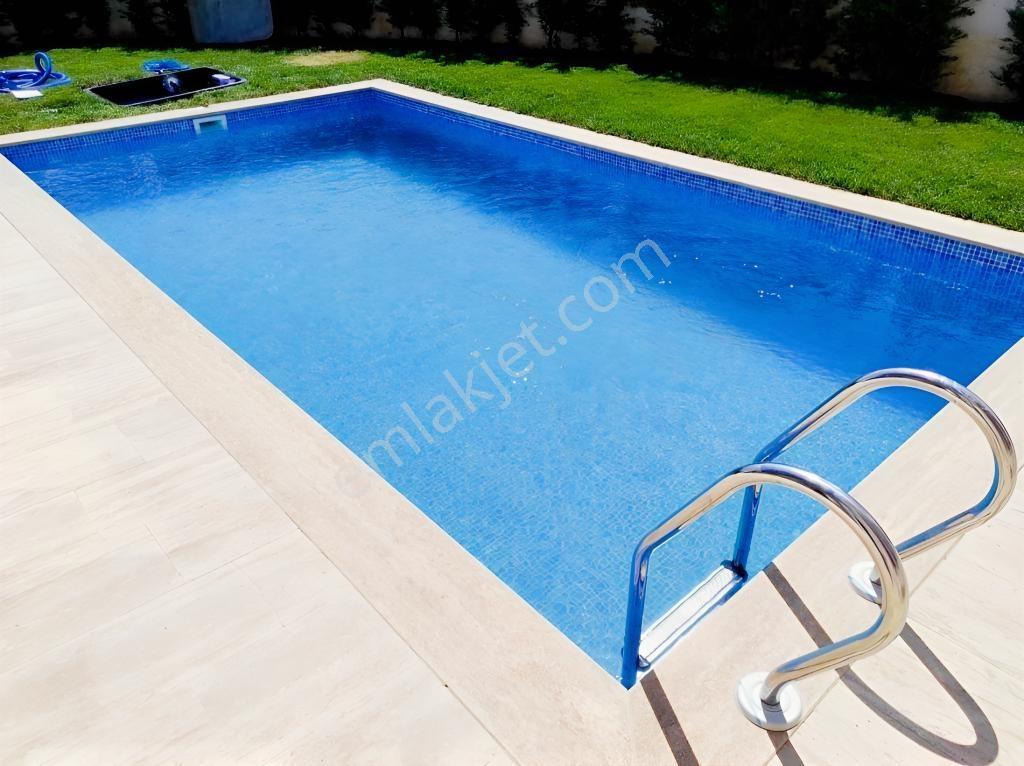 Altınkalede Müstakil Havuzlu 5+1 Satılık Villa