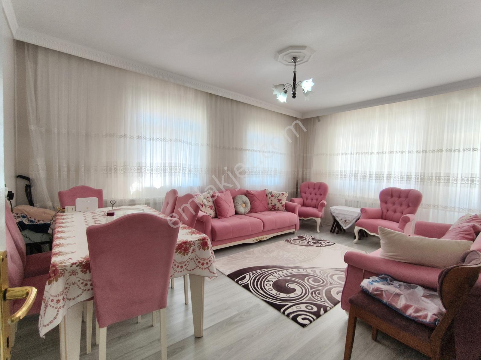 Yeni Rota'dan Merkezi Konumda Satlık Geniş 3+1 Daire — fotoğraf 2