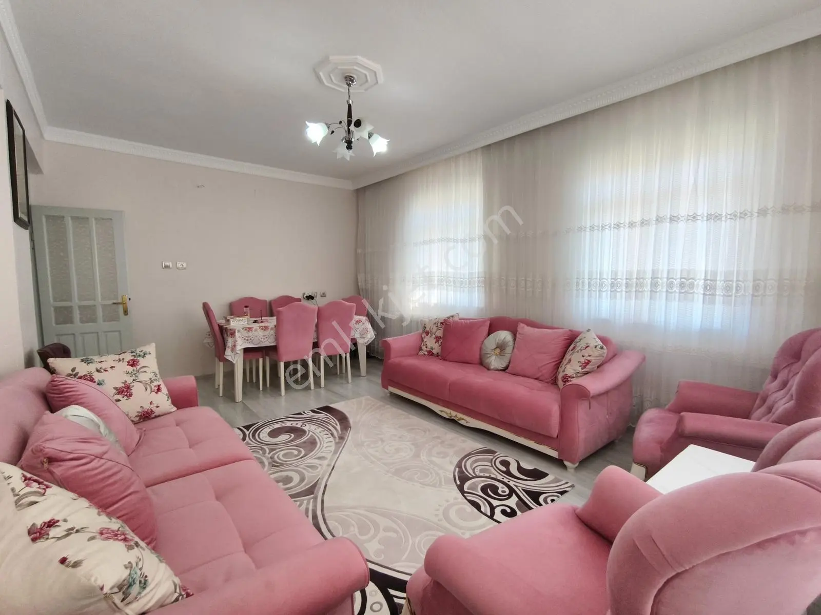 Yeni Rota'dan Merkezi Konumda Satlık Geniş 3+1 Daire — fotoğraf 3