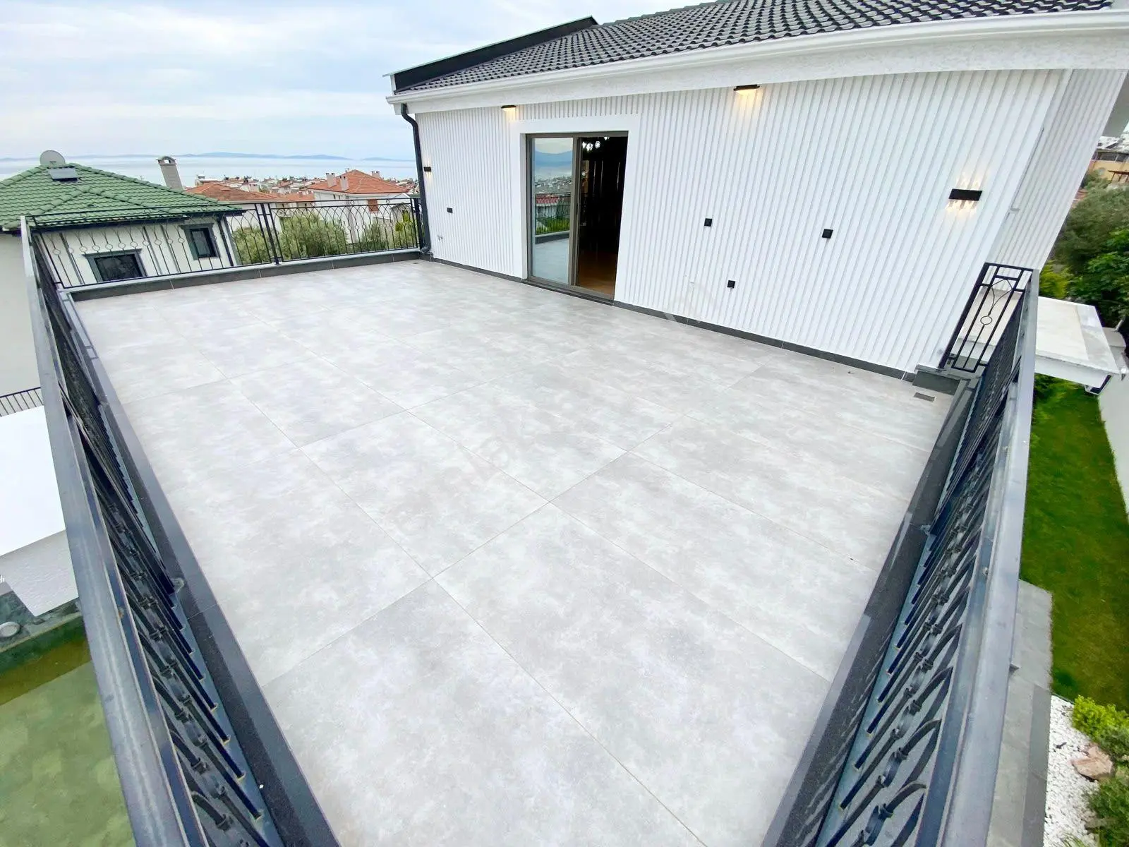꧁ay Emlaktan꧂narlıda 700m2 Arsa İçerisinde Deniz Manzaralı 4+1 Ultra Lüx Villa — fotoğraf 4