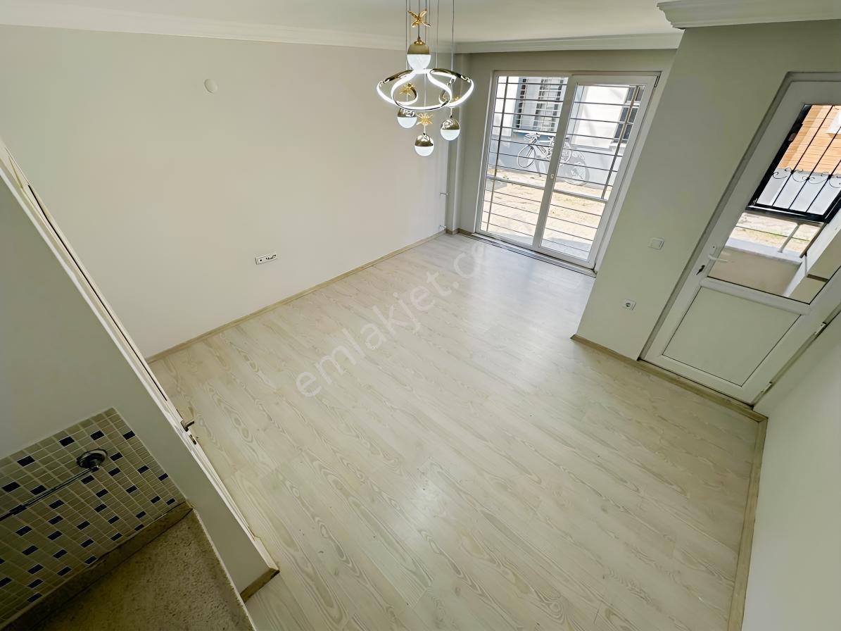 Kostak Gayrimenkul'den Akçay Merkez'de Özel Kullanımlı 2+1 Daire — fotoğraf 8