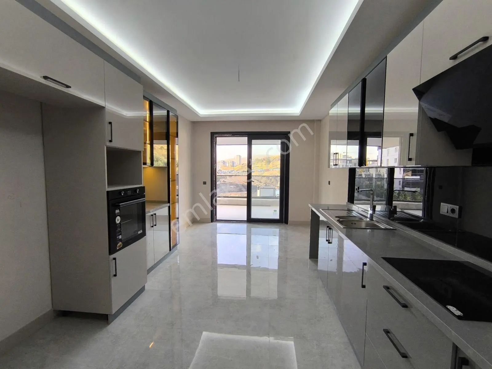 Ovacık Merkezde Harika Konum Ara Kat Ultra Lüks 4+1 Satılık