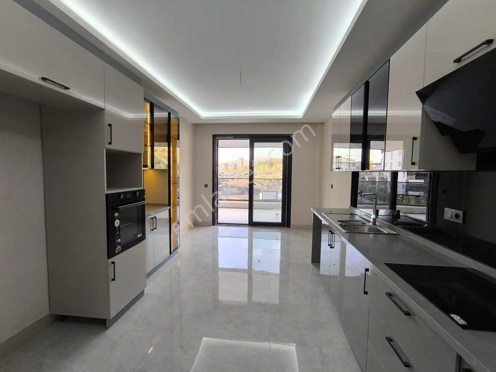 Ovacık Merkezde Harika Konum Ara Kat Ultra Lüks 4+1 Satılık — fotoğraf 2