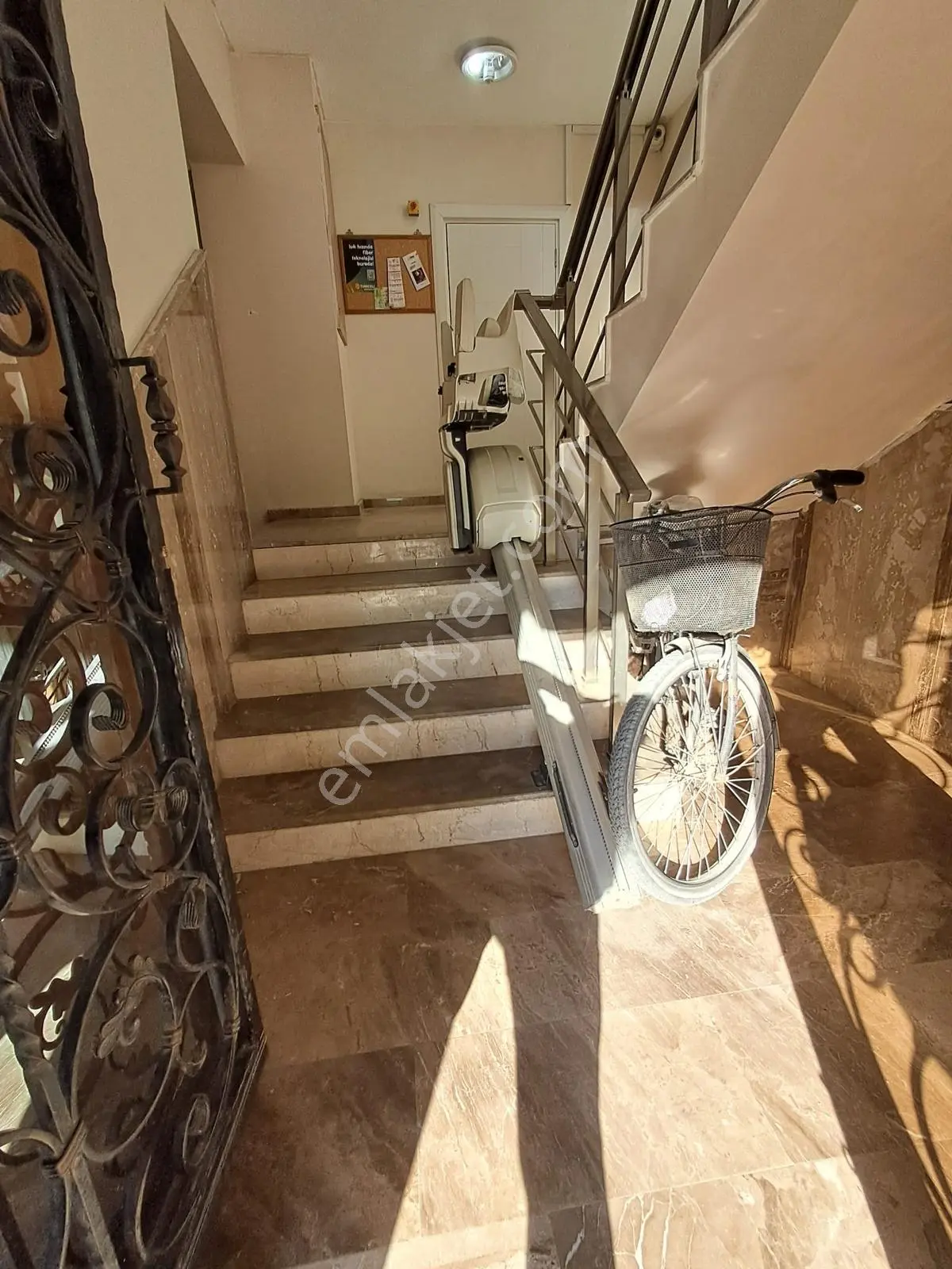 91 Karsıyaka Dedebaşında 1+1 Satılık Daire — fotoğraf 2