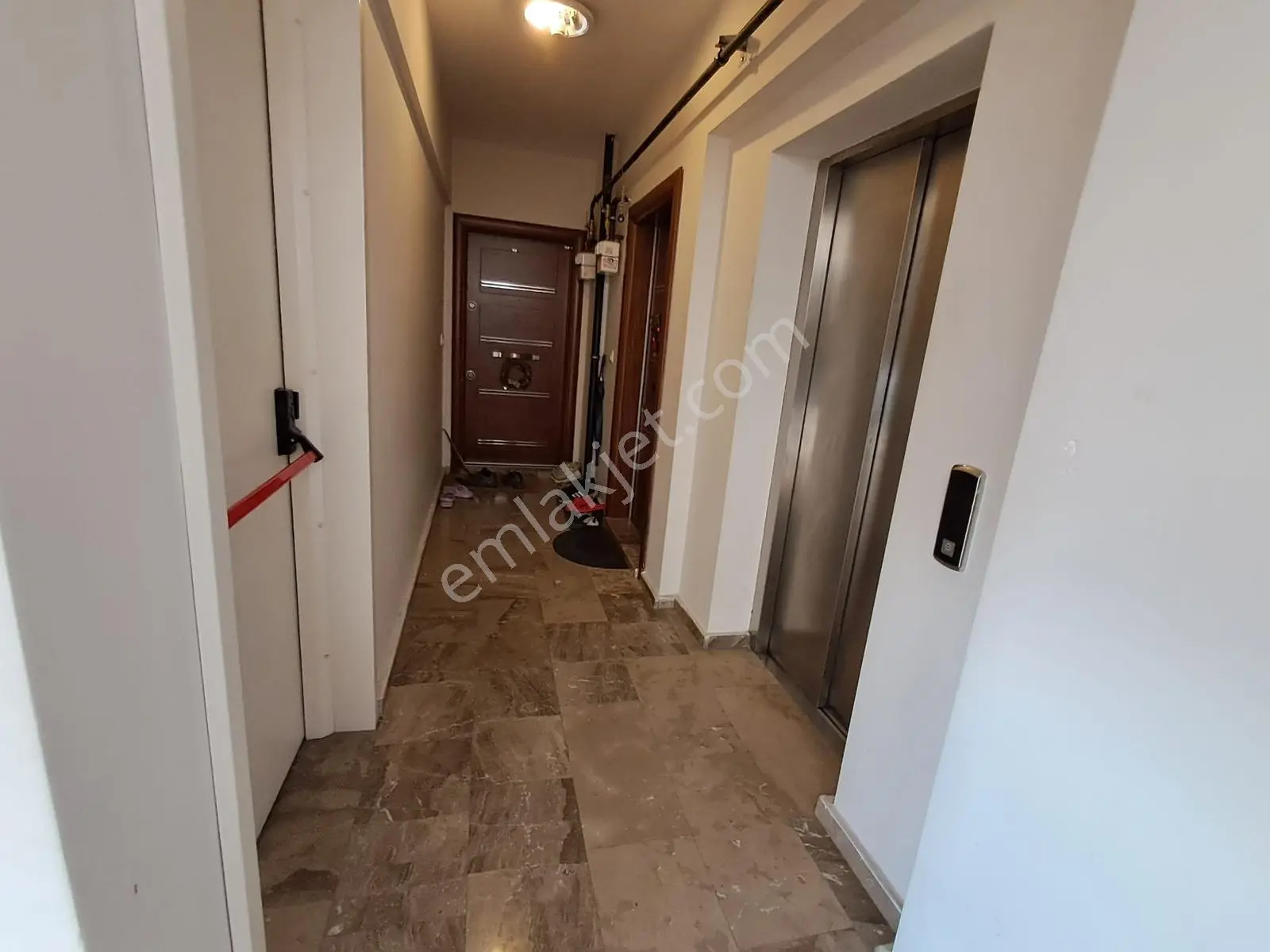91 Karsıyaka Dedebaşında 1+1 Satılık Daire — fotoğraf 3