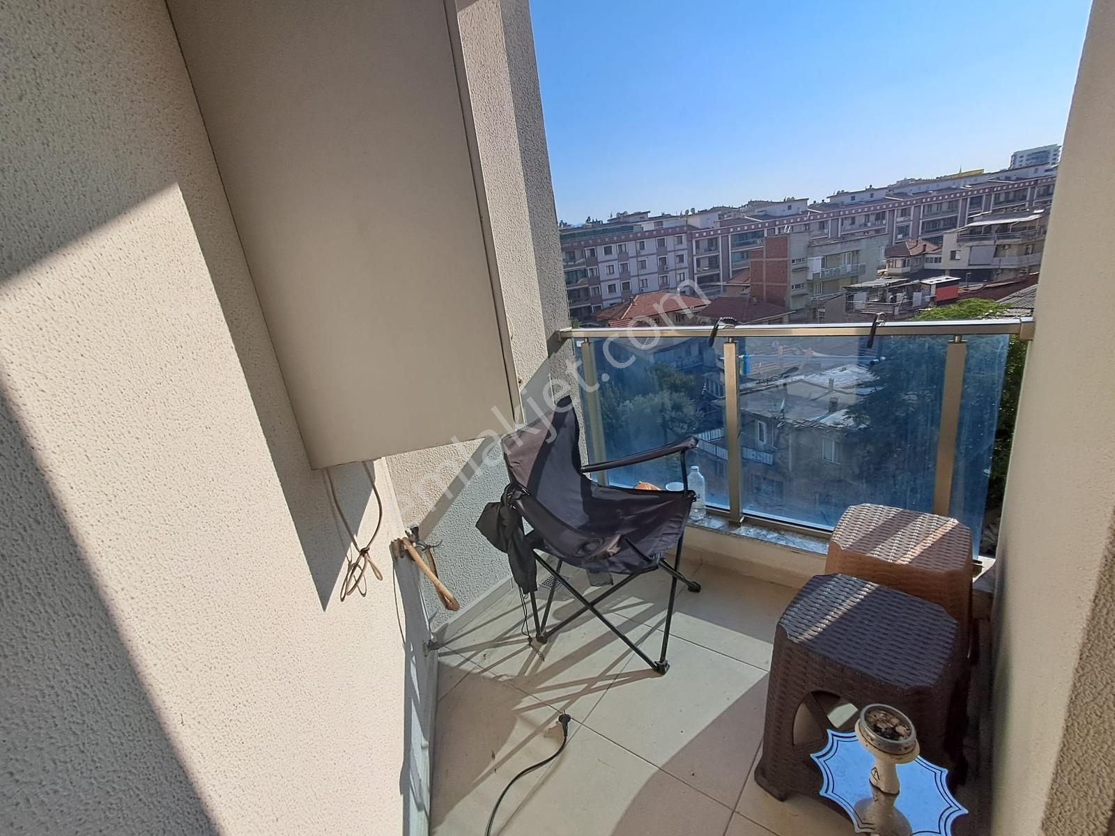 91 Karsıyaka Dedebaşında 1+1 Satılık Daire — fotoğraf 8