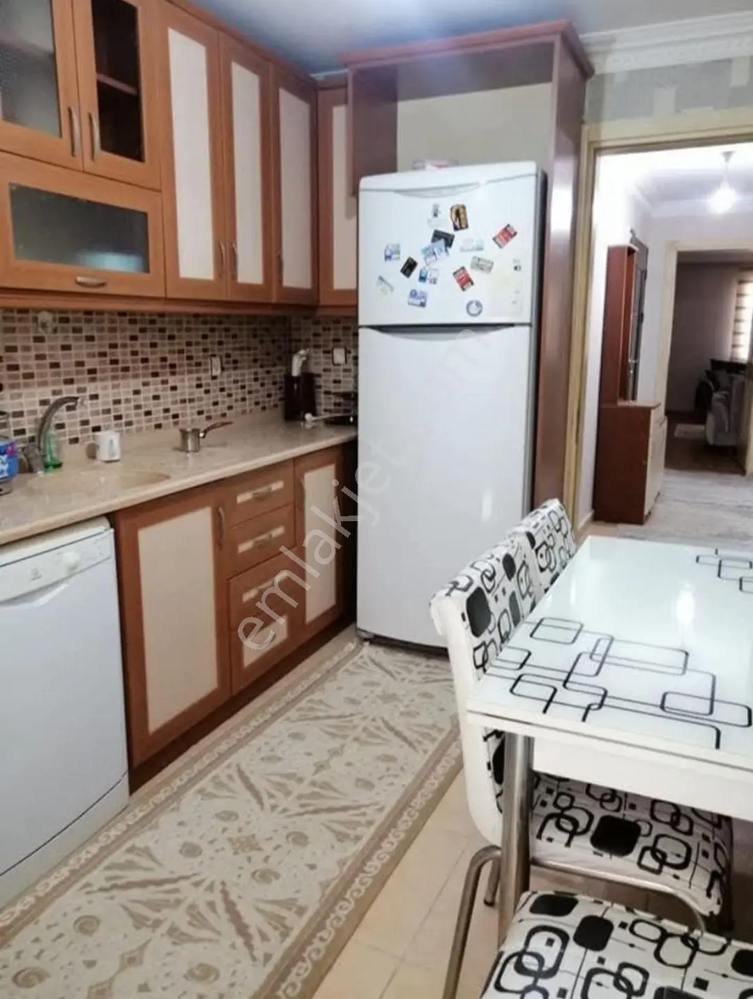 Kuşadası Merkezde 2+1 85m2 Kapalı Mutfak Full Eşyalı Satılık Daire — fotoğraf 5