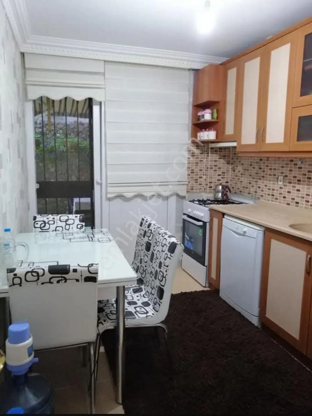 Kuşadası Merkezde 2+1 85m2 Kapalı Mutfak Full Eşyalı Satılık Daire — fotoğraf 6