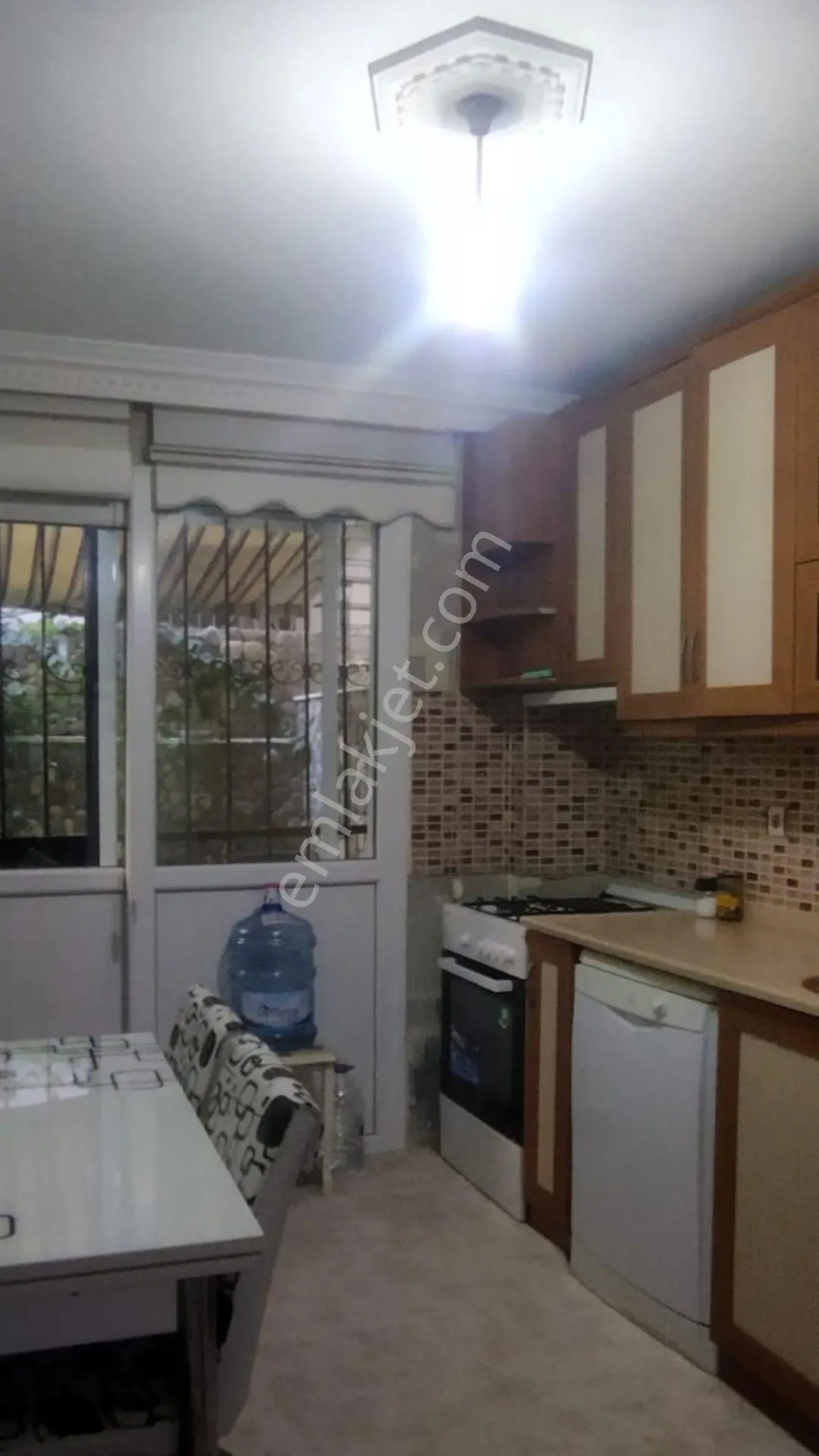 Kuşadası Merkezde 2+1 85m2 Kapalı Mutfak Full Eşyalı Satılık Daire — fotoğraf 7