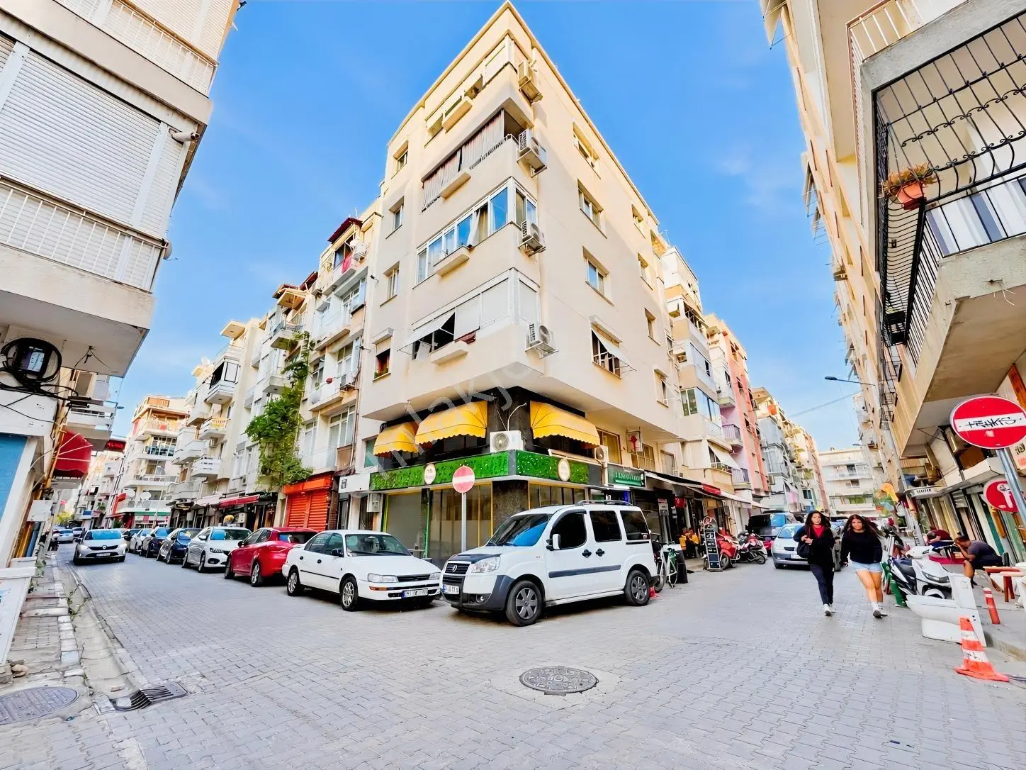 46 Karşıyaka Donanmacıda Merkezi Konumda Satılık 3+1 Daire
