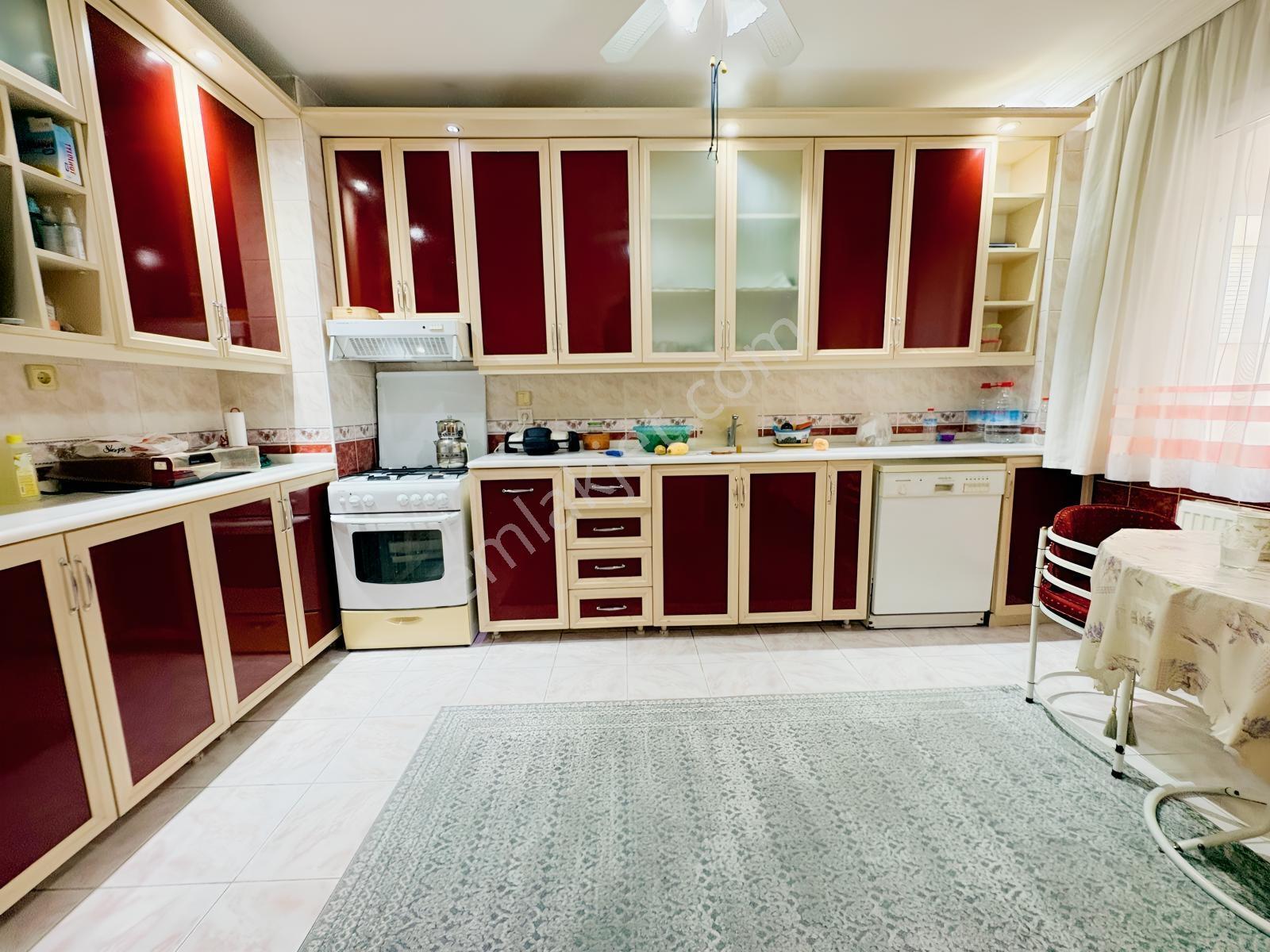 93 Karşıyaka Aksoyda Otoparklı,geniş Çift Cepheli Satılık Daire — fotoğraf 9