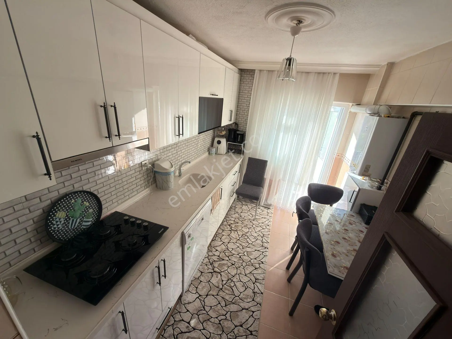Sincan Tandoğan Mah Salon Bağımsız 13 Yıllık Ön Cephe Kredi Limitsiz 3+1