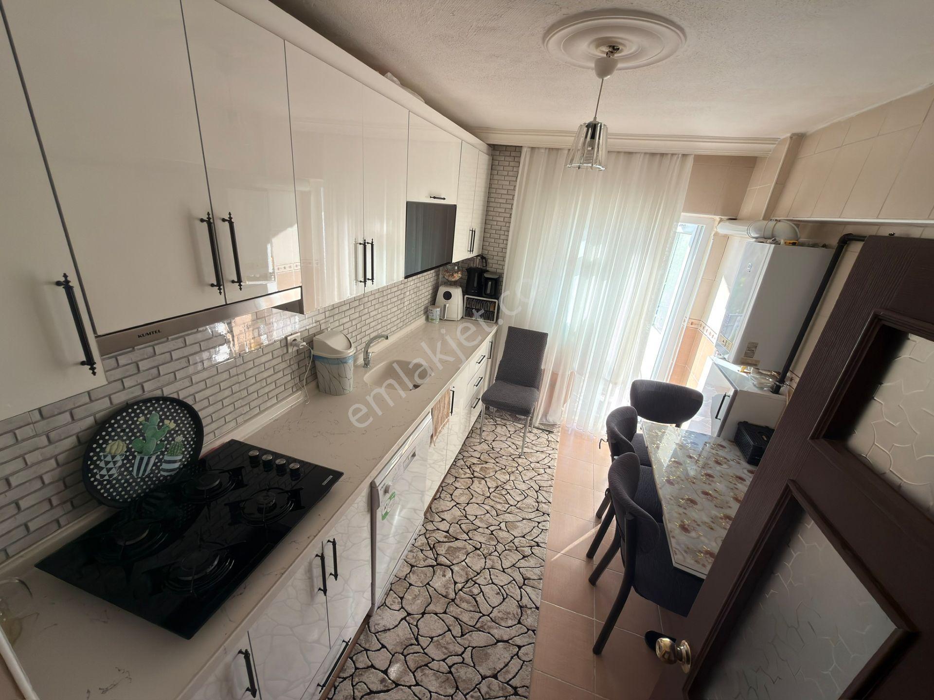 Sincan Tandoğan Mah Salon Bağımsız 13 Yıllık Ön Cephe Kredi Limitsiz 3+1 — fotoğraf 2