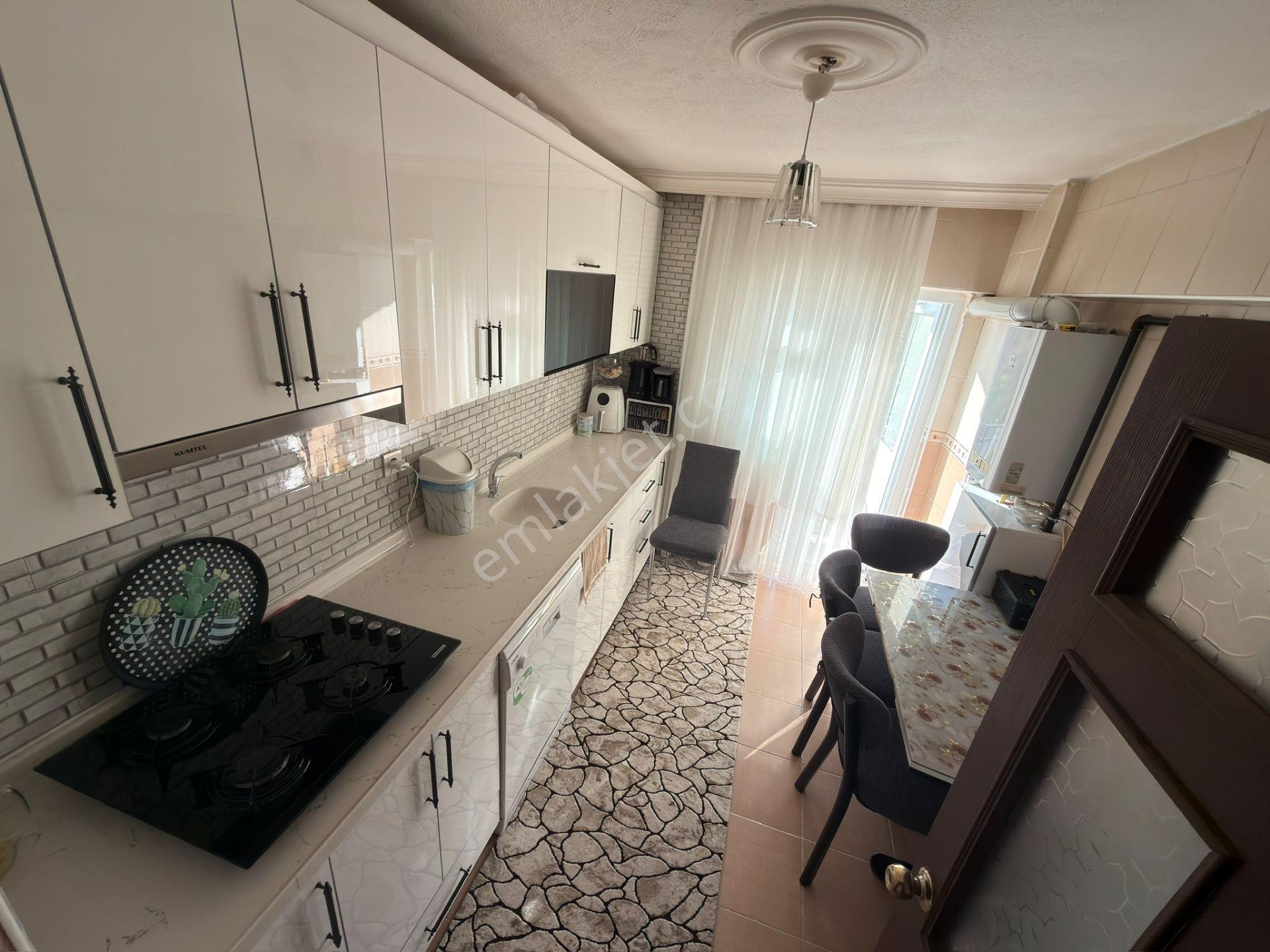 Sincan Tandoğan Mah Salon Bağımsız 13 Yıllık Ön Cephe Kredi Limitsiz 3+1 — fotoğraf 3