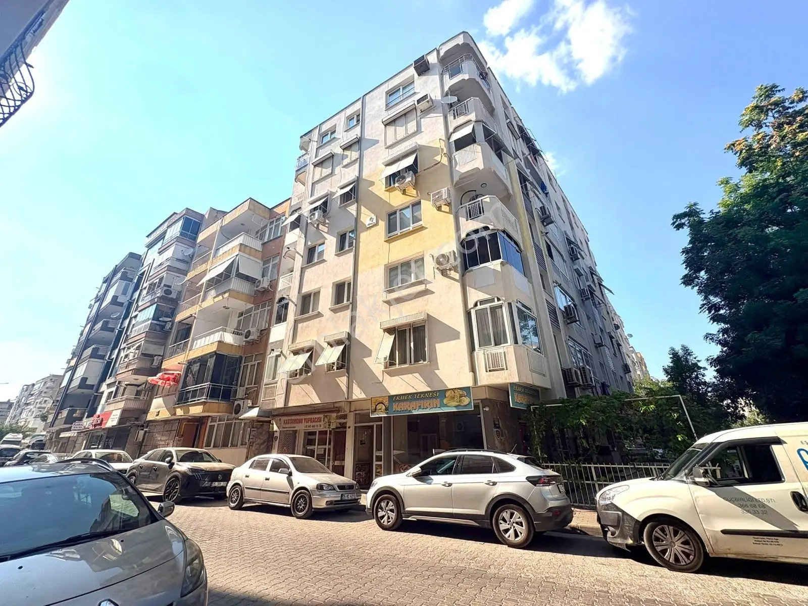 83 Karşıyaka Bahçelıevler'De Asansörlü Otoparklı Satılık Daıre