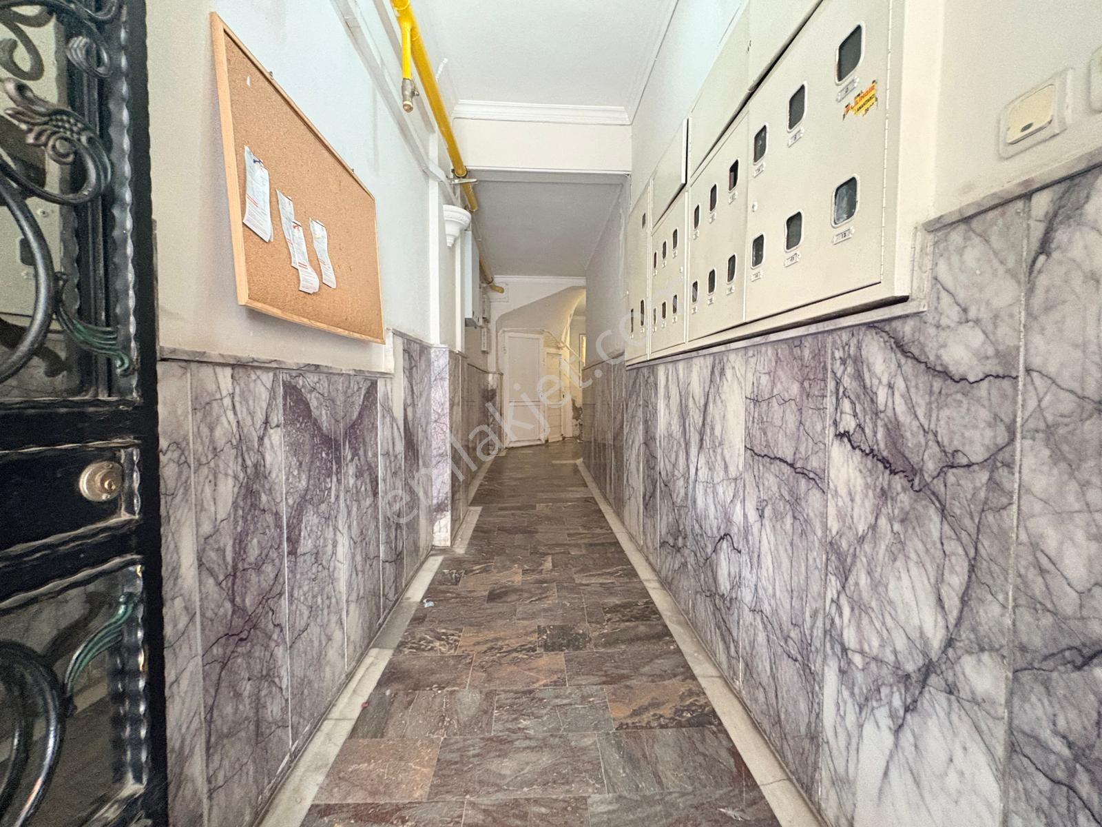 83 Karşıyaka Bahçelıevler'de Asansörlü Otoparklı Satılık Daıre — fotoğraf 25