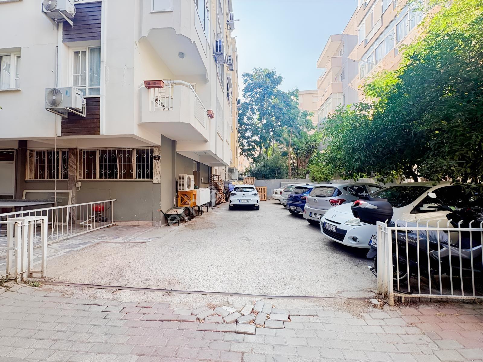 83 Karşıyaka Bahçelıevler'de Asansörlü Otoparklı Satılık Daıre — fotoğraf 26