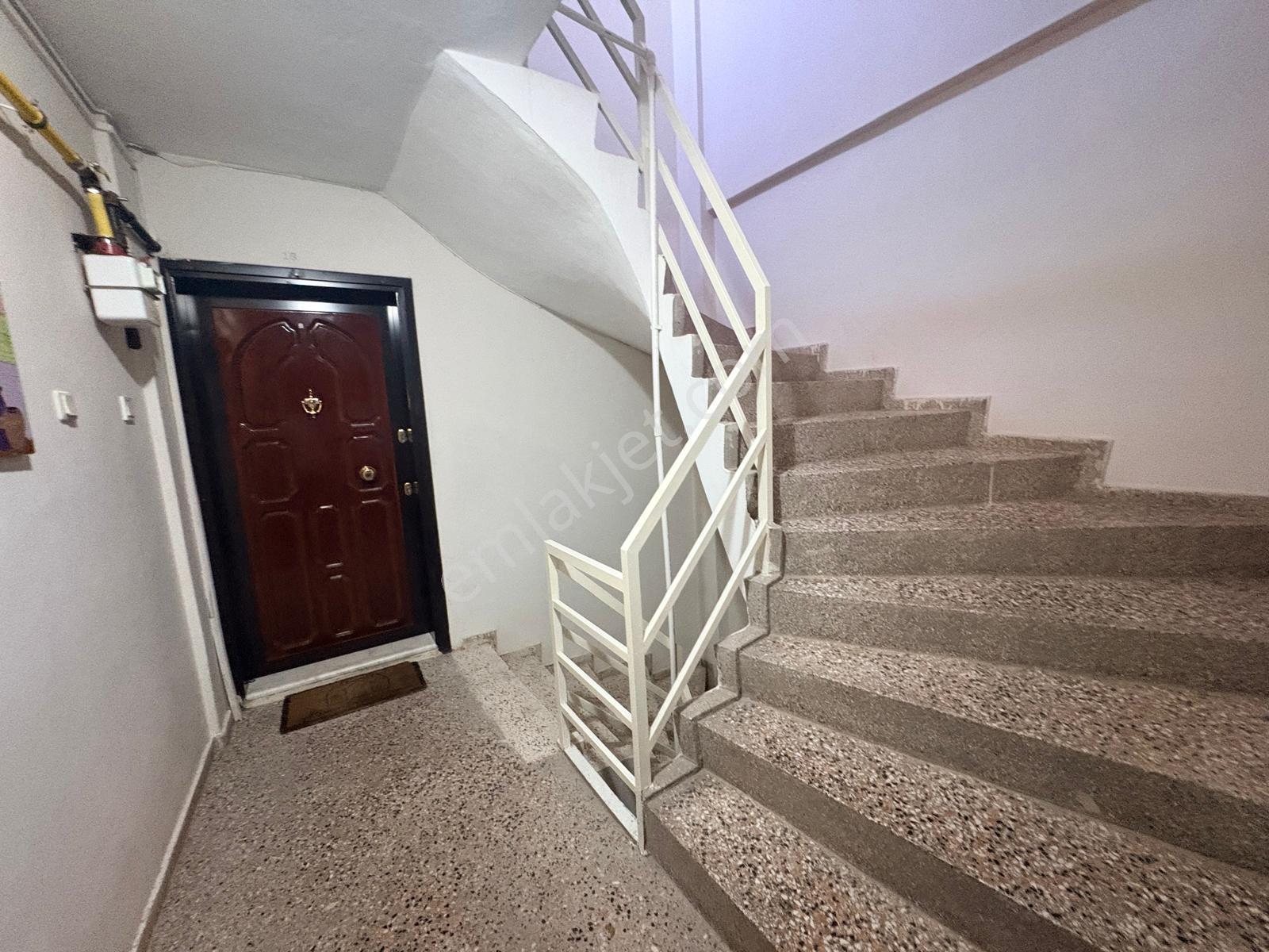 83 Karşıyaka Bahçelıevler'de Asansörlü Otoparklı Satılık Daıre — fotoğraf 28