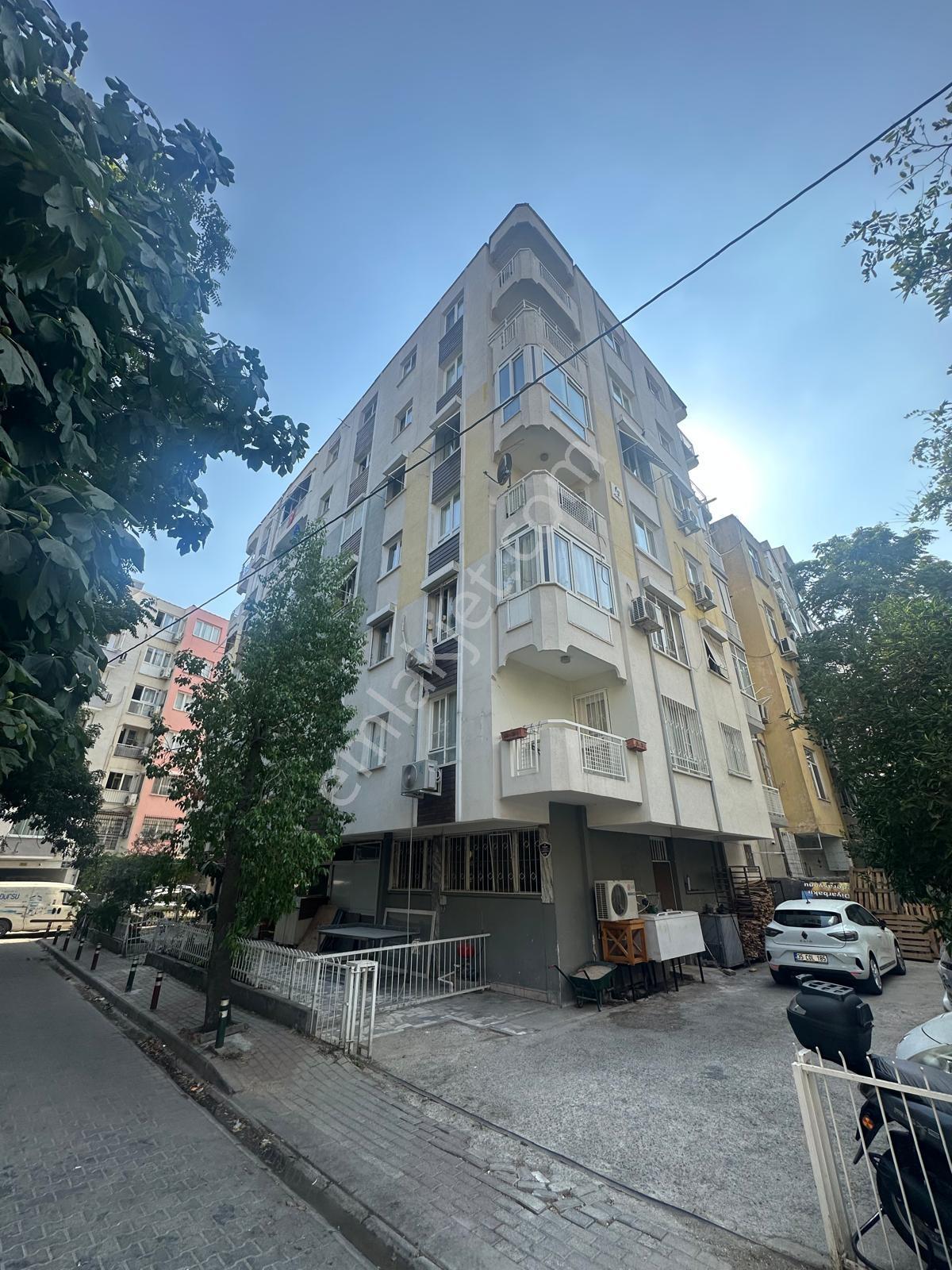 83 Karşıyaka Bahçelıevler'de Asansörlü Otoparklı Satılık Daıre — fotoğraf 30