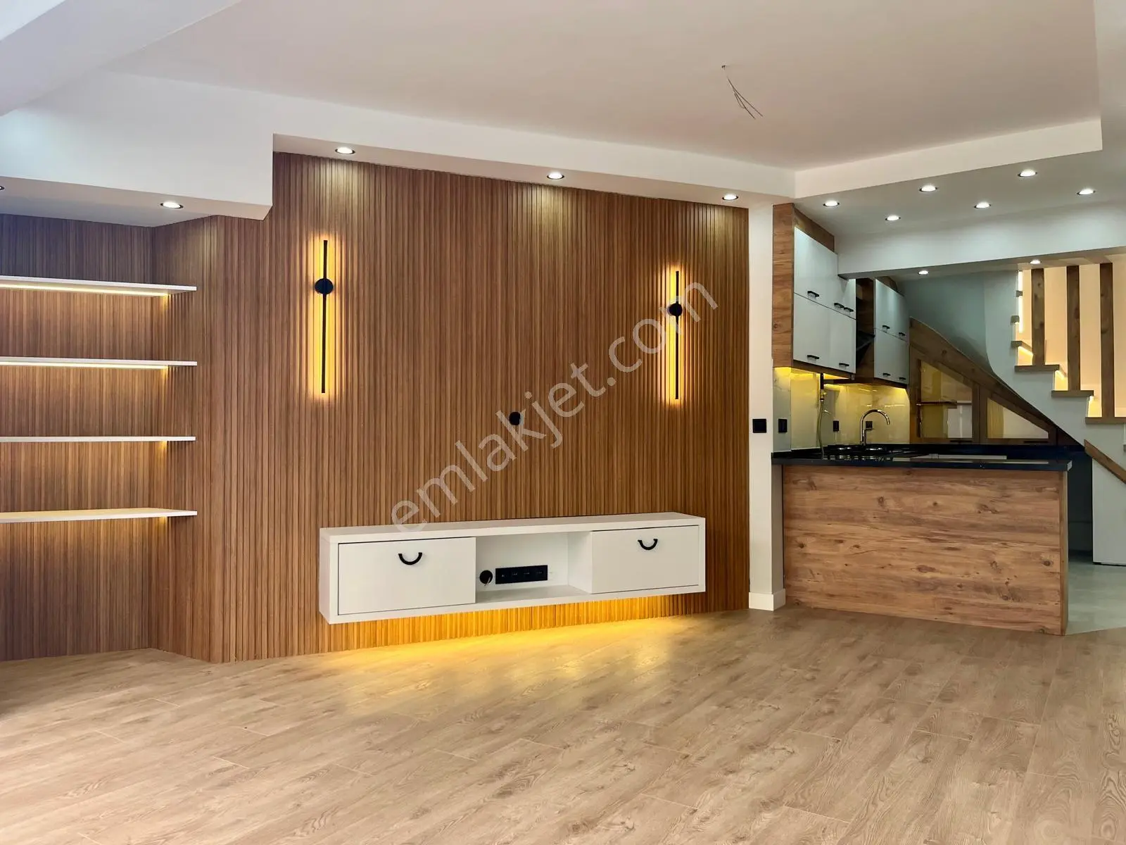 38 Karşıyaka Donanmacı Bahçelı, Komple Tadılatlı 3,5+1 Dubleks