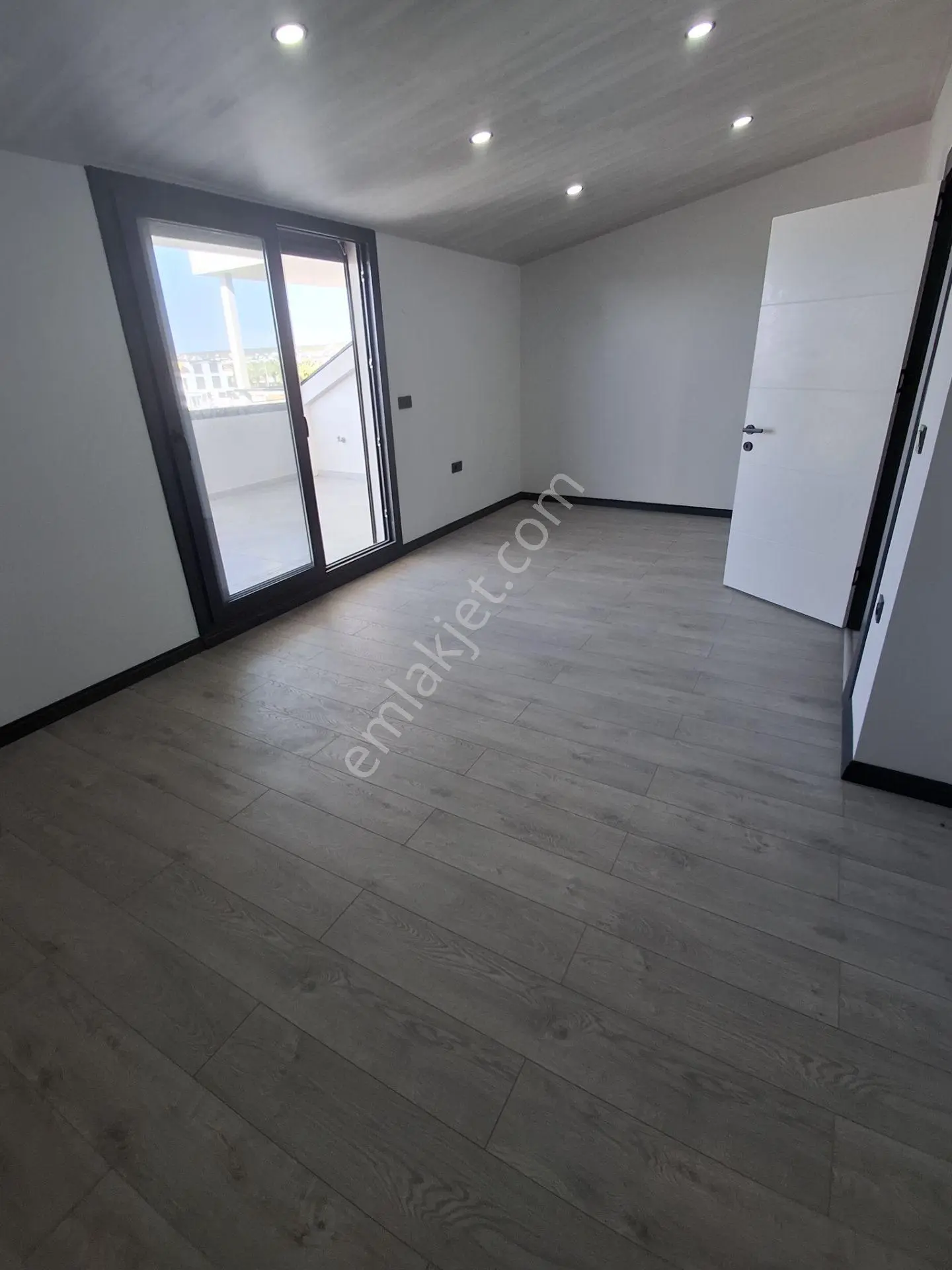 Didim Efeler Mahallesi'nde Havuzlu 3+1 Satılık Villa — fotoğraf 2
