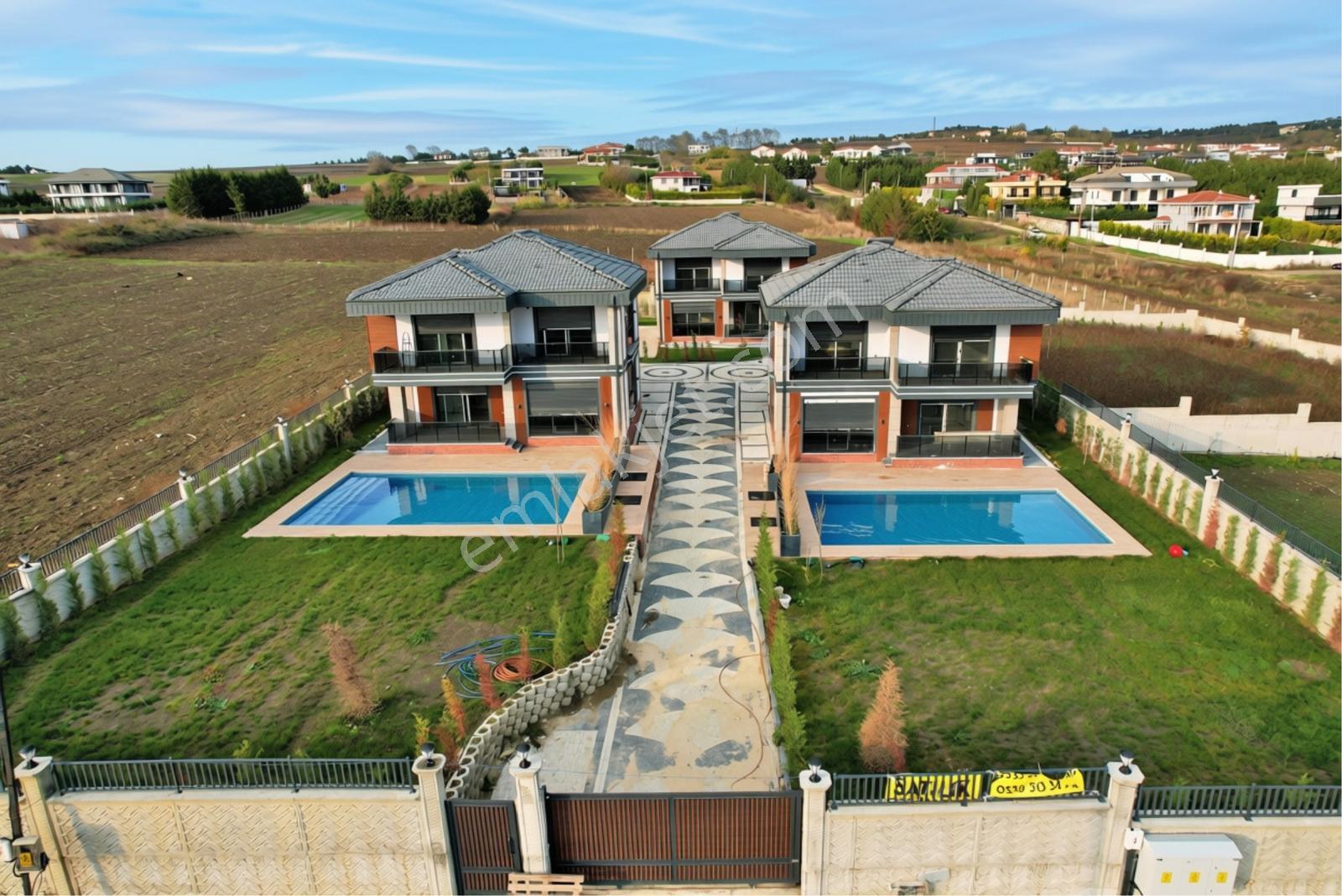 [kassel Yapı] 700m2 Bahçe - Havuz - 4+1 - Fırsat Villa !! — fotoğraf 2