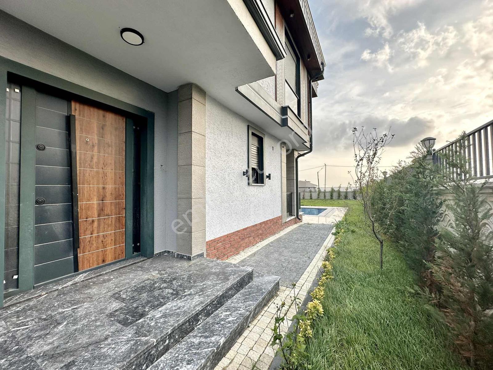 [kassel Yapı] 700m2 Bahçe - Havuz - 4+1 - Fırsat Villa !! — fotoğraf 4