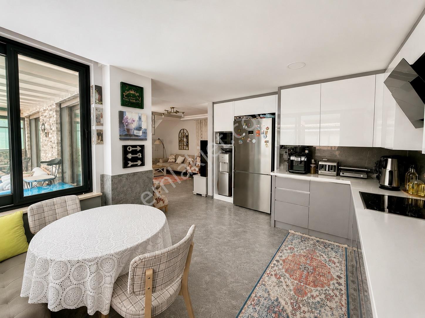 9 Çeşme Şifnede 5+1 Asansörlü, Isıtmalı Havuzlu, Müstakil Villa — fotoğraf 20
