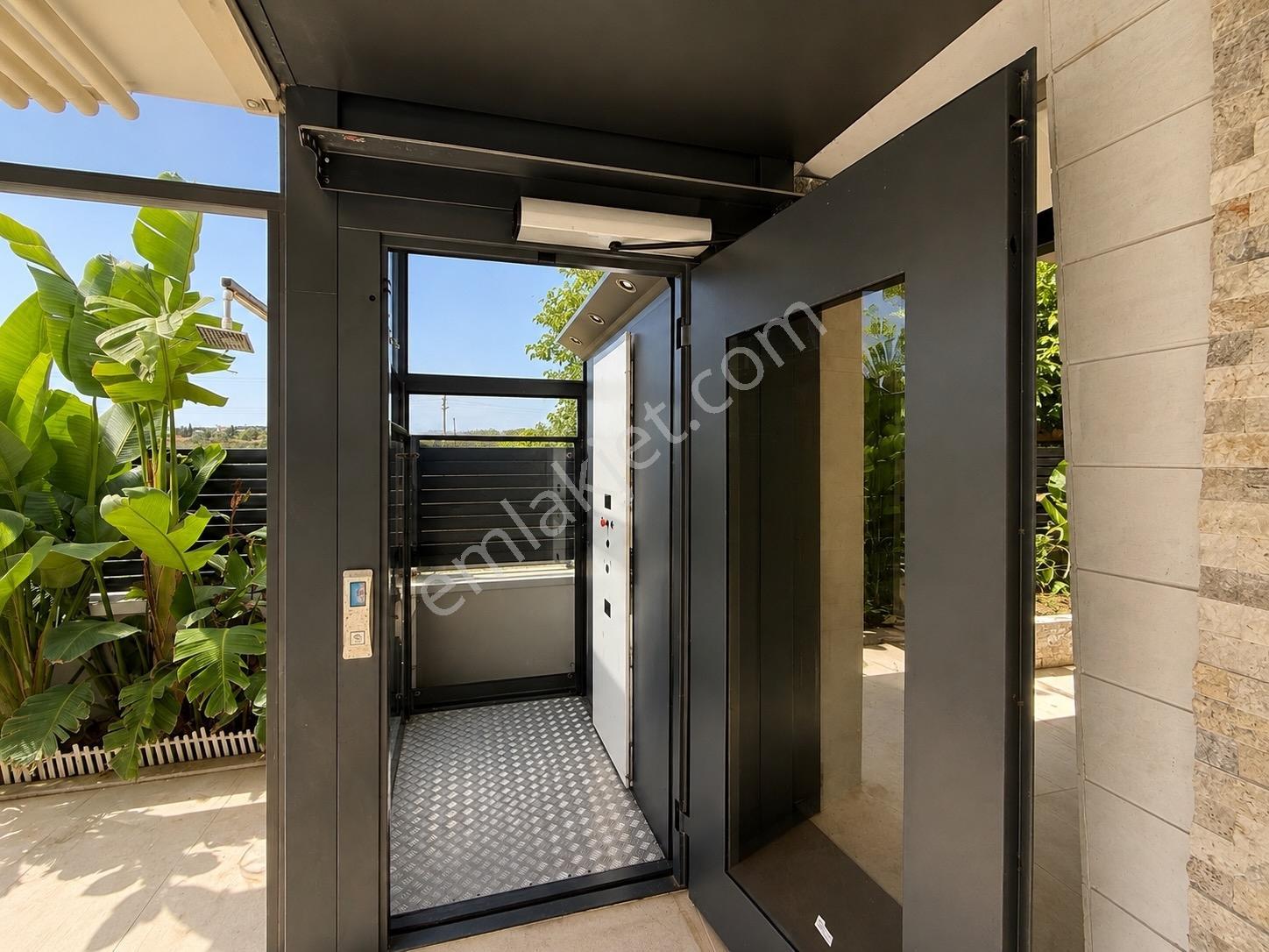 9 Çeşme Şifnede 5+1 Asansörlü, Isıtmalı Havuzlu, Müstakil Villa — fotoğraf 31
