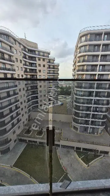 Küçükçekmece Halkalı Caddesi Üzerinde Atakent Brand 2 Sitesinde Arakat Satılık 1+1 72m2 Daire — fotoğraf 2