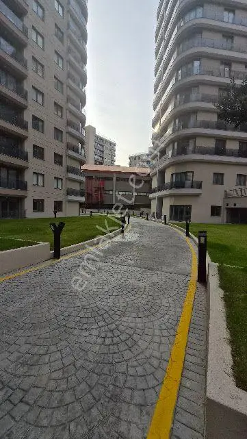 Küçükçekmece Halkalı Caddesi Üzerinde Atakent Brand 2 Sitesinde Arakat Satılık 1+1 72m2 Daire — fotoğraf 6