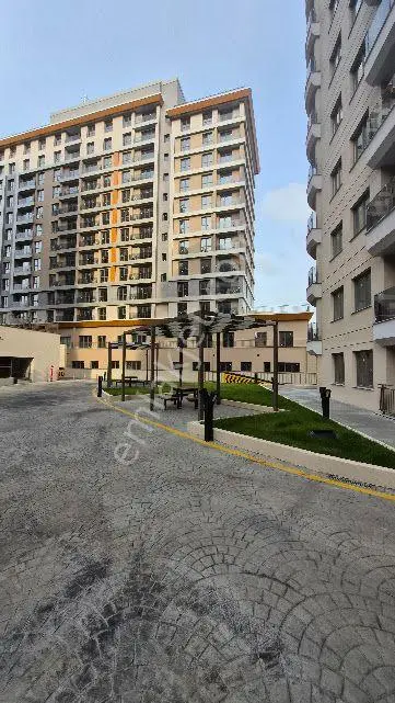 Küçükçekmece Halkalı Caddesi Üzerinde Atakent Brand 2 Sitesinde Arakat Satılık 1+1 72m2 Daire — fotoğraf 7