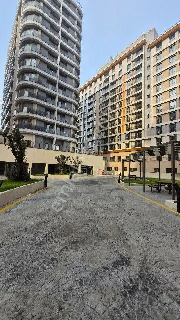 Küçükçekmece Halkalı Caddesi Üzerinde Atakent Brand 2 Sitesinde Arakat Satılık 1+1 72m2 Daire — fotoğraf 8