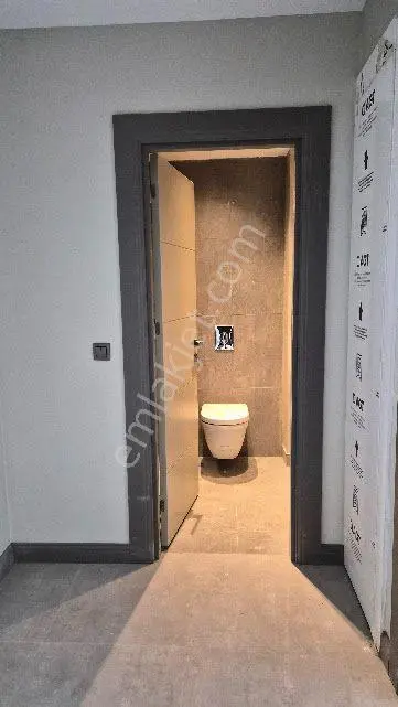 Küçükçekmece Halkalı Caddesi Üzerinde Atakent Brand 2 Sitesinde Arakat Satılık 1+1 72m2 Daire — fotoğraf 16