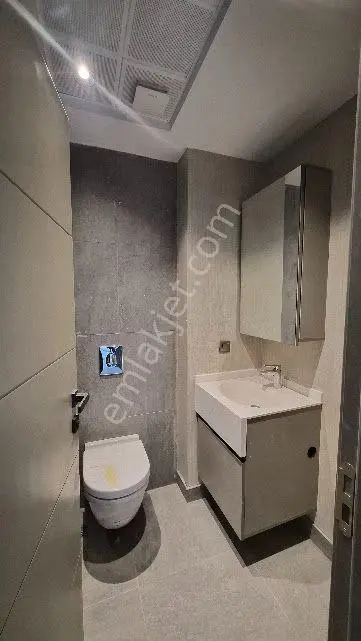 Küçükçekmece Halkalı Caddesi Üzerinde Atakent Brand 2 Sitesinde Arakat Satılık 1+1 72m2 Daire — fotoğraf 17