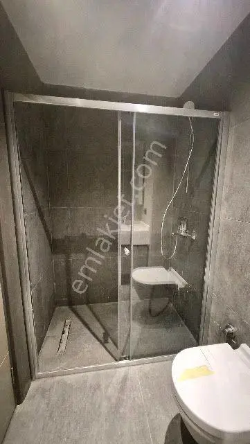 Küçükçekmece Halkalı Caddesi Üzerinde Atakent Brand 2 Sitesinde Arakat Satılık 1+1 72m2 Daire — fotoğraf 18