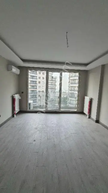 Küçükçekmece Halkalı Caddesi Üzerinde Atakent Brand 2 Sitesinde Arakat Satılık 1+1 72m2 Daire — fotoğraf 21