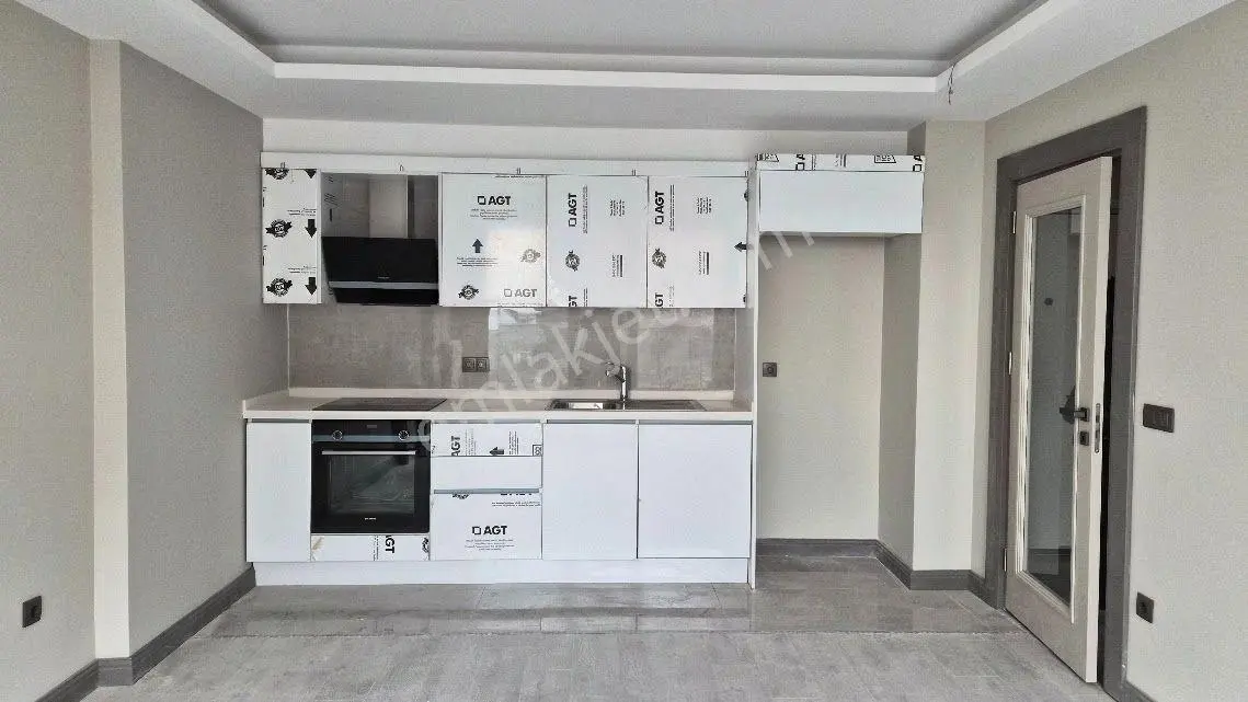 Küçükçekmece Halkalı Caddesi Üzerinde Atakent Brand 2 Sitesinde Arakat Satılık 1+1 72m2 Daire — fotoğraf 23