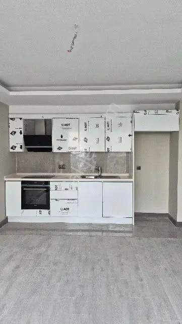 Küçükçekmece Halkalı Caddesi Üzerinde Atakent Brand 2 Sitesinde Arakat Satılık 1+1 72m2 Daire — fotoğraf 24