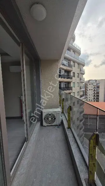 Küçükçekmece Halkalı Caddesi Üzerinde Atakent Brand 2 Sitesinde Arakat Satılık 1+1 72m2 Daire — fotoğraf 25