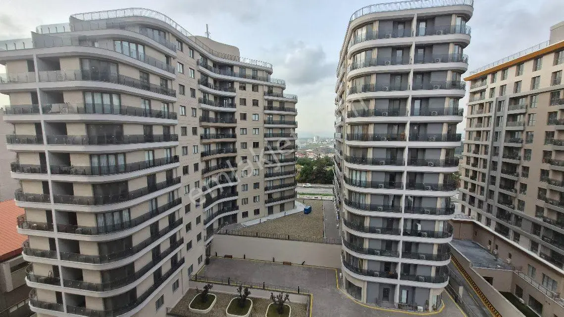Küçükçekmece Halkalı Caddesi Üzerinde Atakent Brand 2 Sitesinde Arakat Satılık 1+1 72m2 Daire — fotoğraf 29