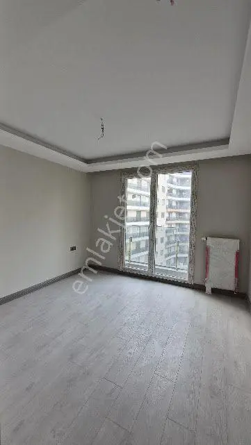 Küçükçekmece Halkalı Caddesi Üzerinde Atakent Brand 2 Sitesinde Arakat Satılık 1+1 72m2 Daire — fotoğraf 32
